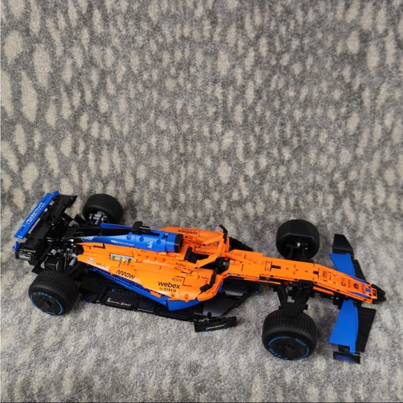 LEGO Technic Race Set 42141 McLaren Formula 1 Team 2022 Race Car W/ Box & Manual - Picture 8 of 15
